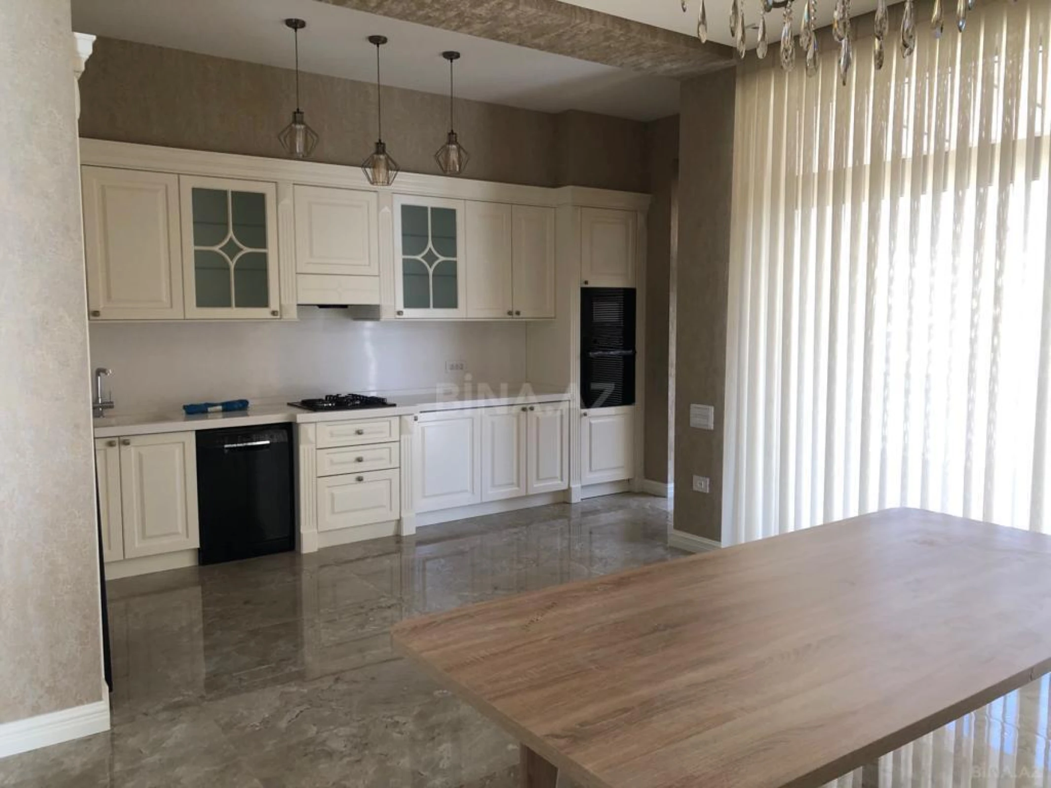 Kirayə verilir 5 otaqlı həyət evi 360 m²