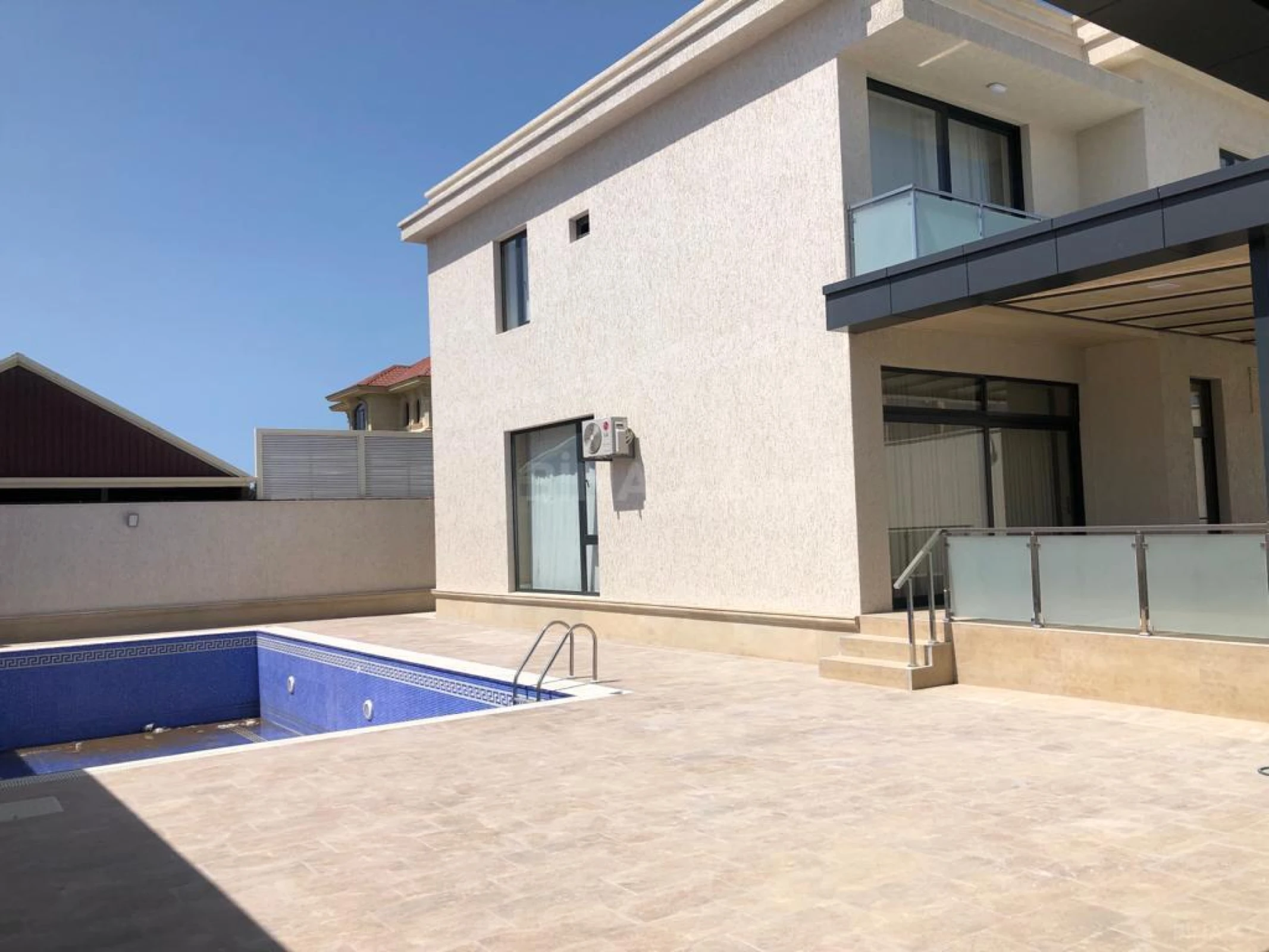 Kirayə verilir 5 otaqlı həyət evi 360 m²