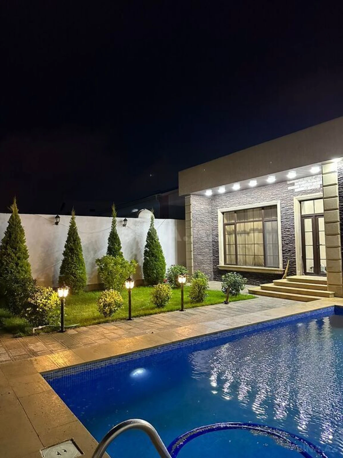 Kirayə verilir 4 otaqlı həyət evi 200 m²