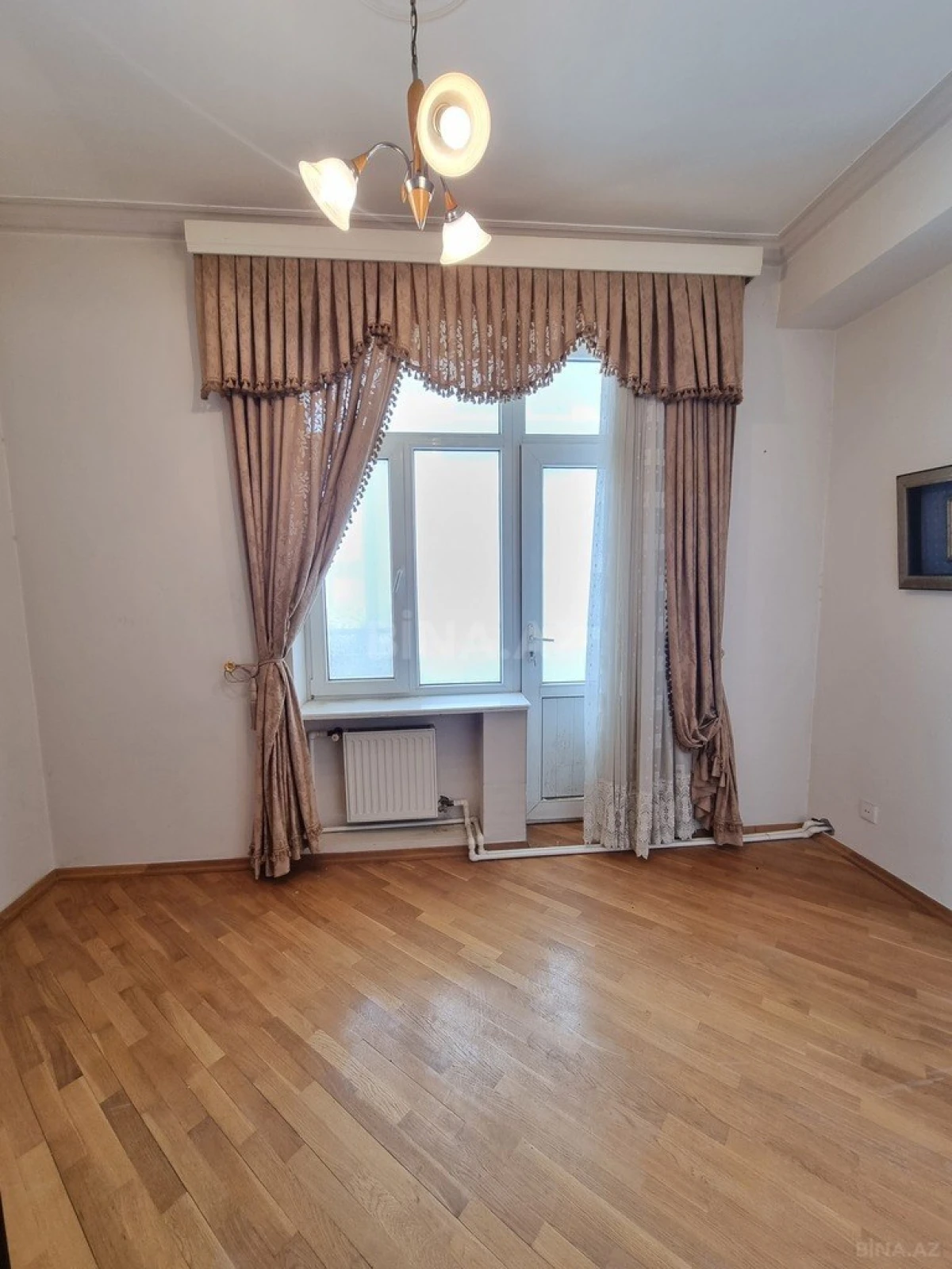 Satılır 4 otaqlı mənzil 185 m²