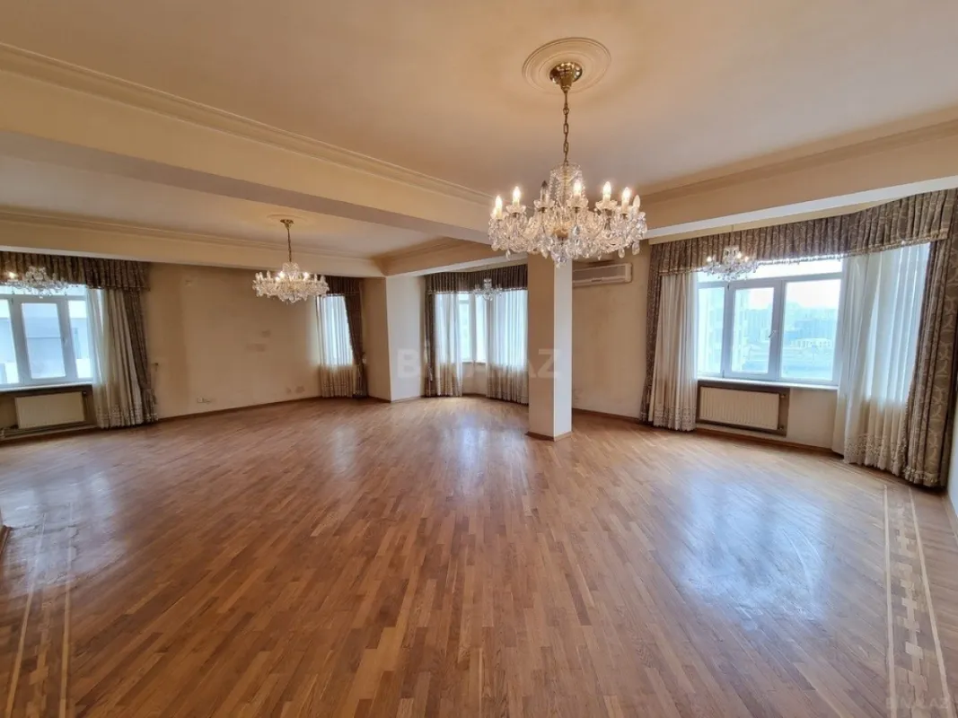 Satılır 4 otaqlı mənzil 185 m²
