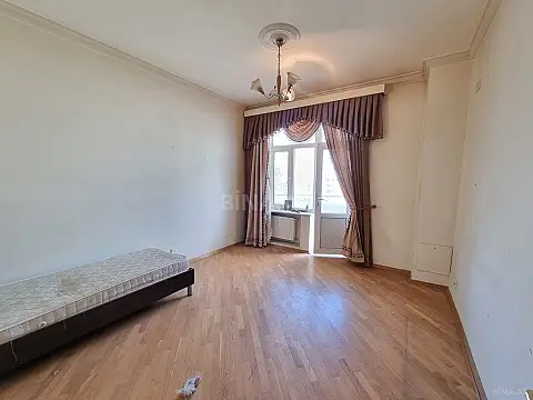 Satılır 4 otaqlı mənzil 185 m²