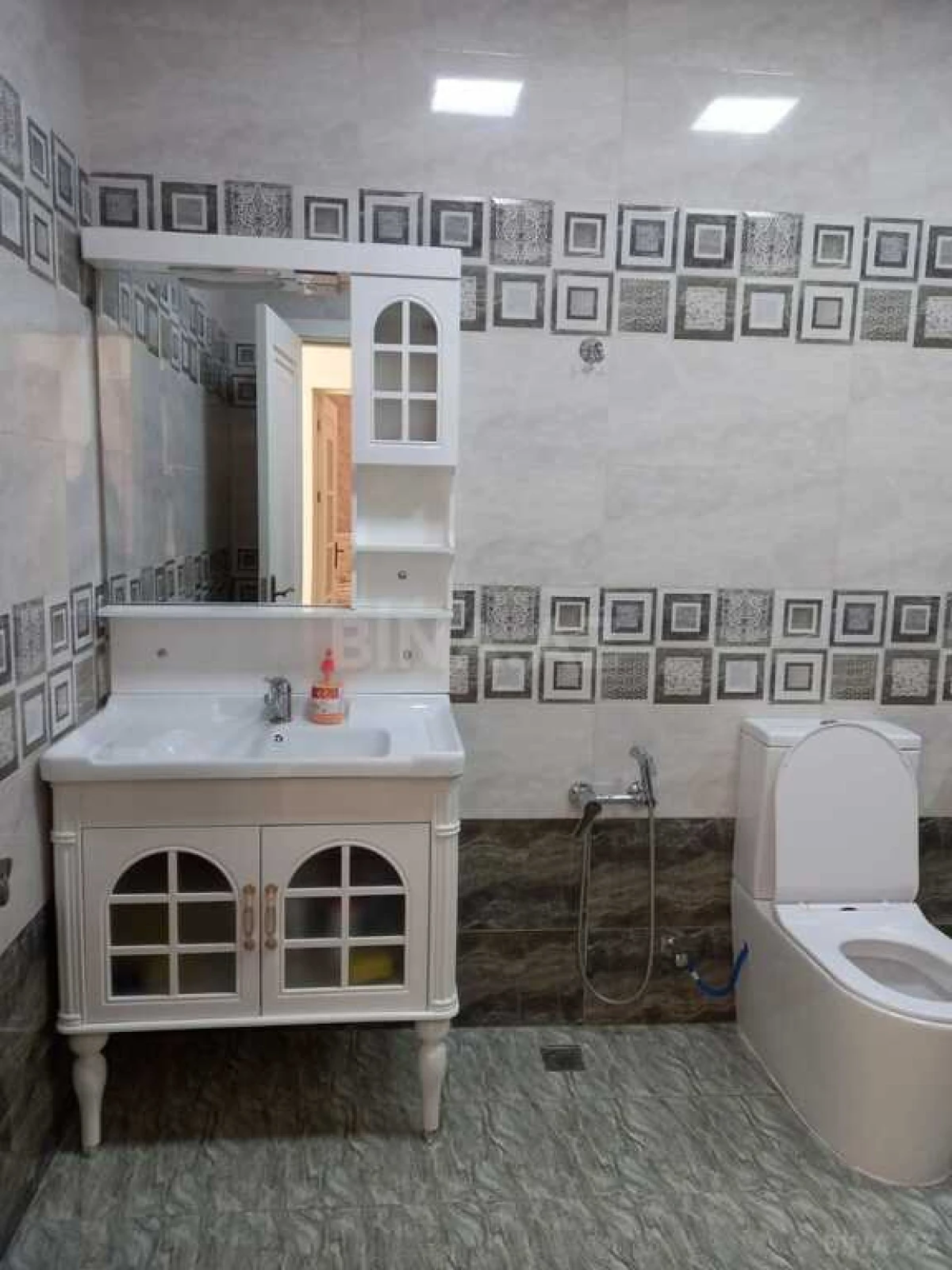 Kirayə verilir 4 otaqlı həyət evi 240 m²