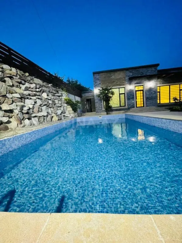 Kirayə verilir 4 otaqlı həyət evi 240 m²