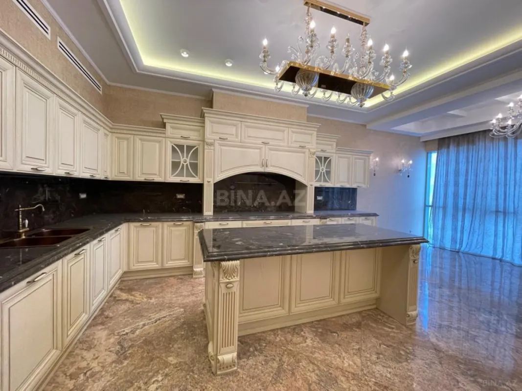 Satılır 5 otaqlı mənzil 287 m²