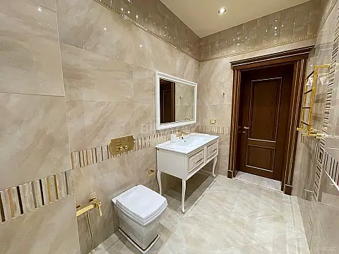 Satılır 5 otaqlı mənzil 287 m²