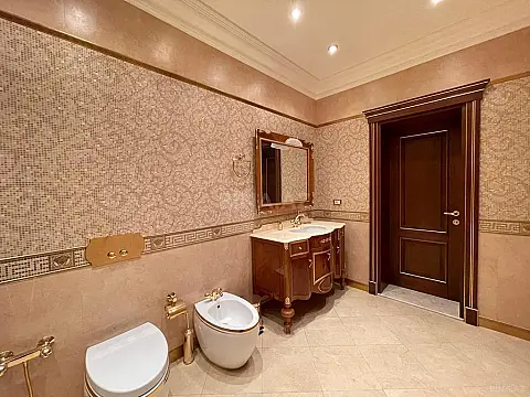 Satılır 5 otaqlı mənzil 287 m²