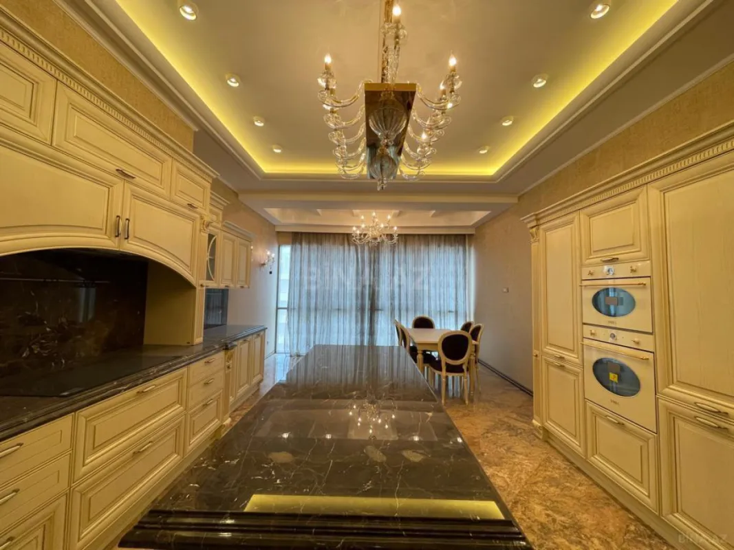 Satılır 5 otaqlı mənzil 287 m²