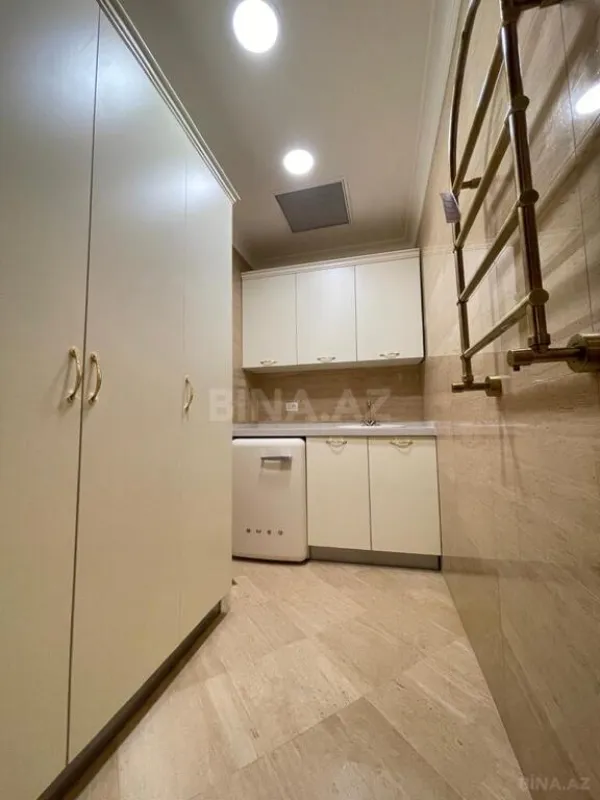 Satılır 5 otaqlı mənzil 287 m²