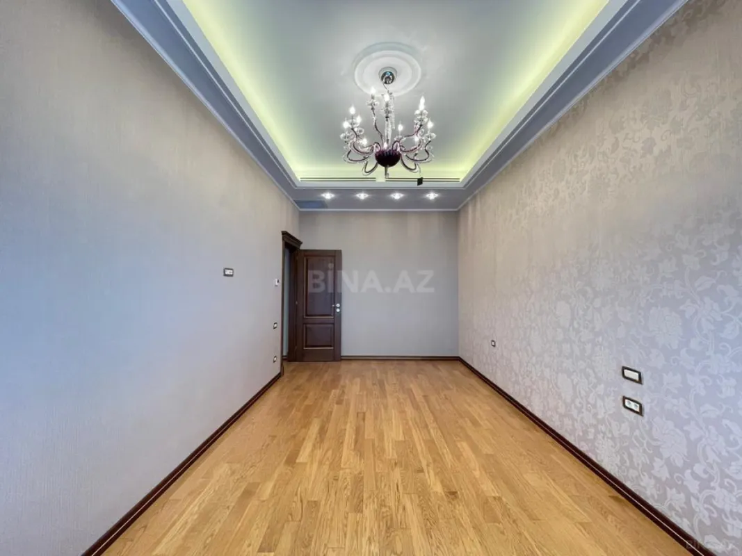 Satılır 5 otaqlı mənzil 287 m²
