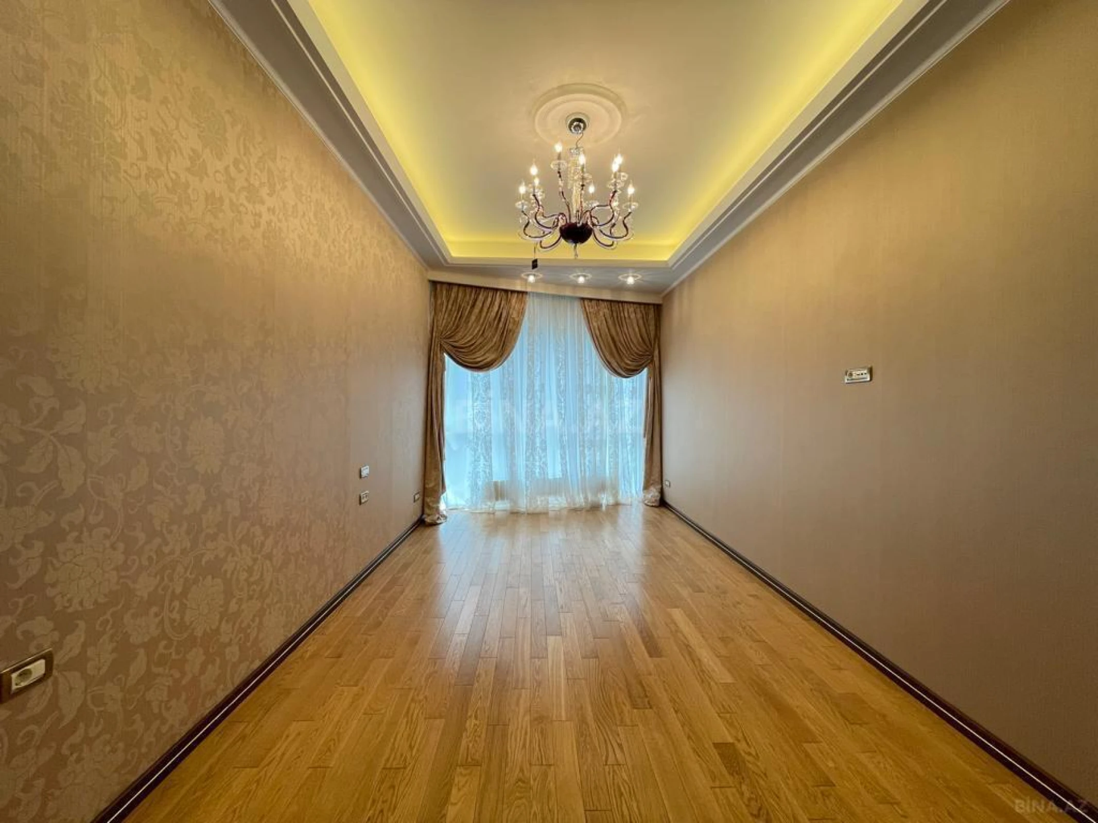 Satılır 5 otaqlı mənzil 287 m²