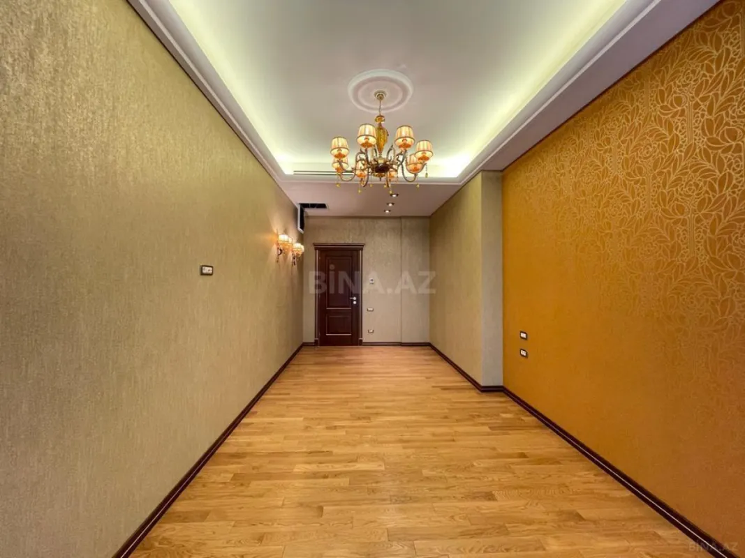 Satılır 5 otaqlı mənzil 287 m²