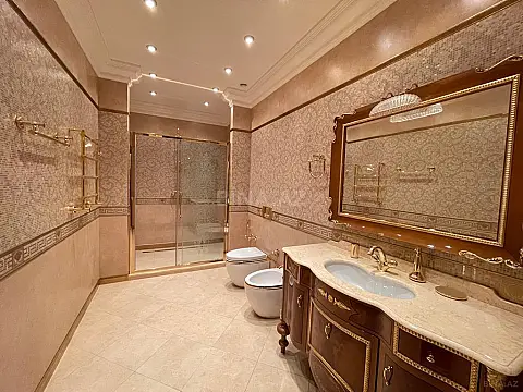 Satılır 5 otaqlı mənzil 287 m²