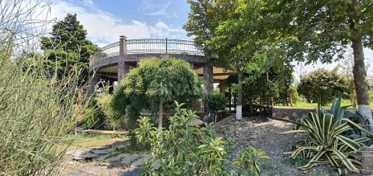 Satılır 10 otaqlı həyət evi 700 m²