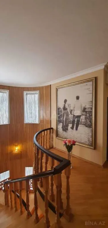 Satılır 10 otaqlı həyət evi 700 m²