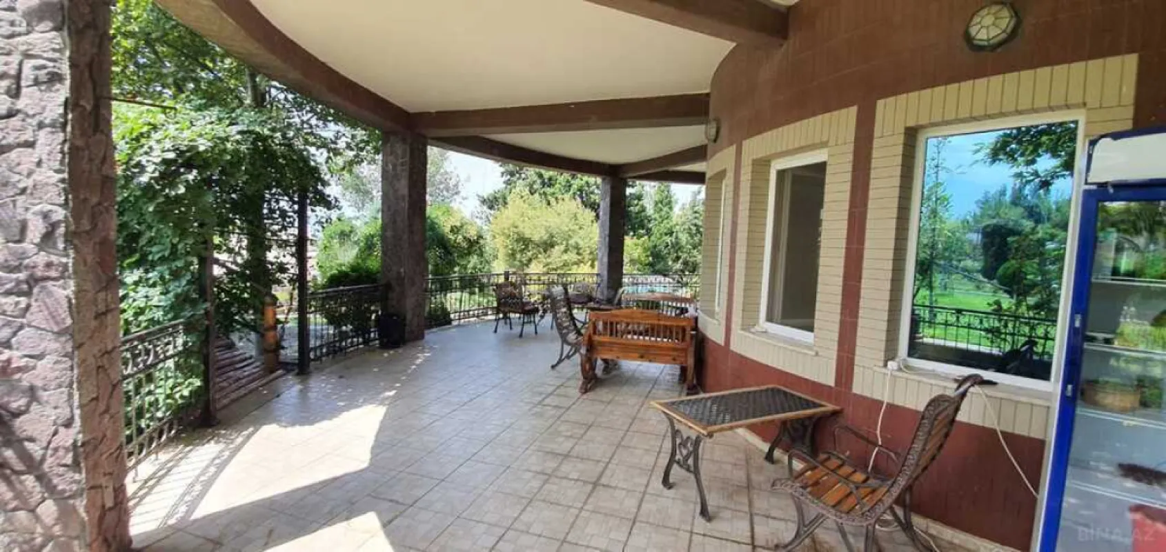 Satılır 10 otaqlı həyət evi 700 m²