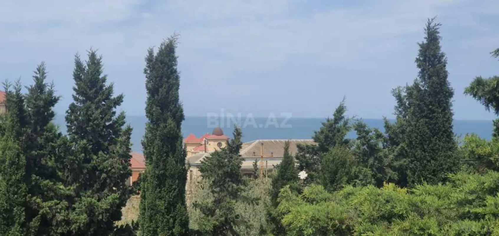 Satılır 10 otaqlı həyət evi 700 m²