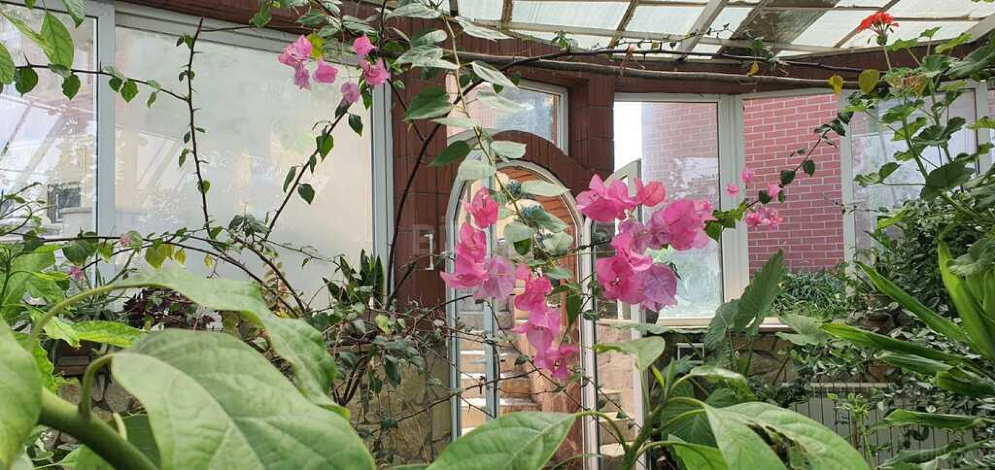 Satılır 10 otaqlı həyət evi 700 m²