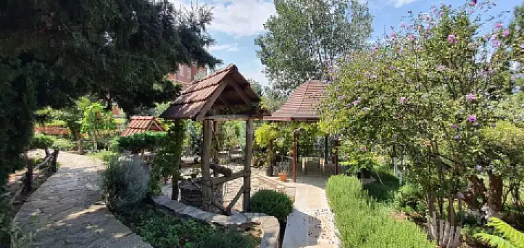 Satılır 10 otaqlı həyət evi 700 m²