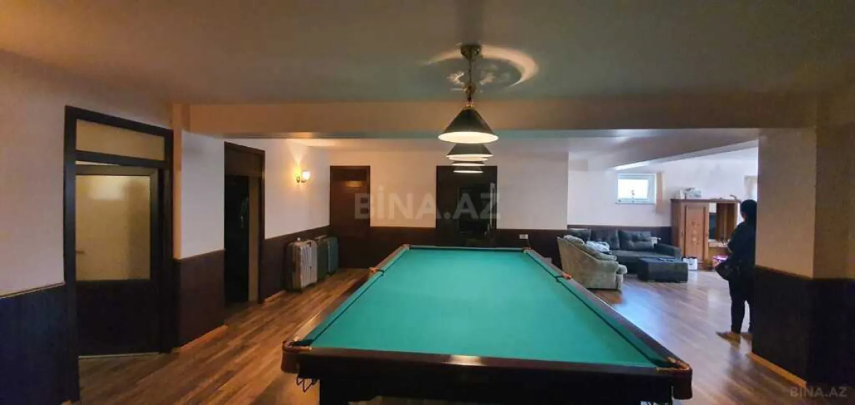 Satılır 10 otaqlı həyət evi 700 m²