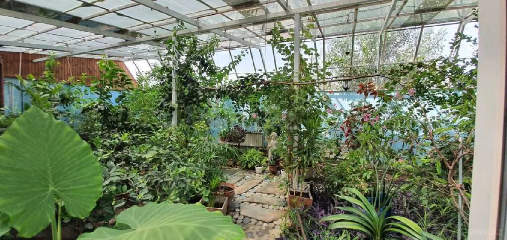 Satılır 10 otaqlı həyət evi 700 m²