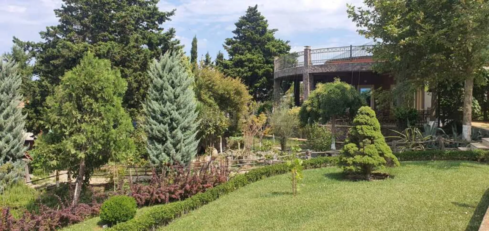 Satılır 10 otaqlı həyət evi 700 m²