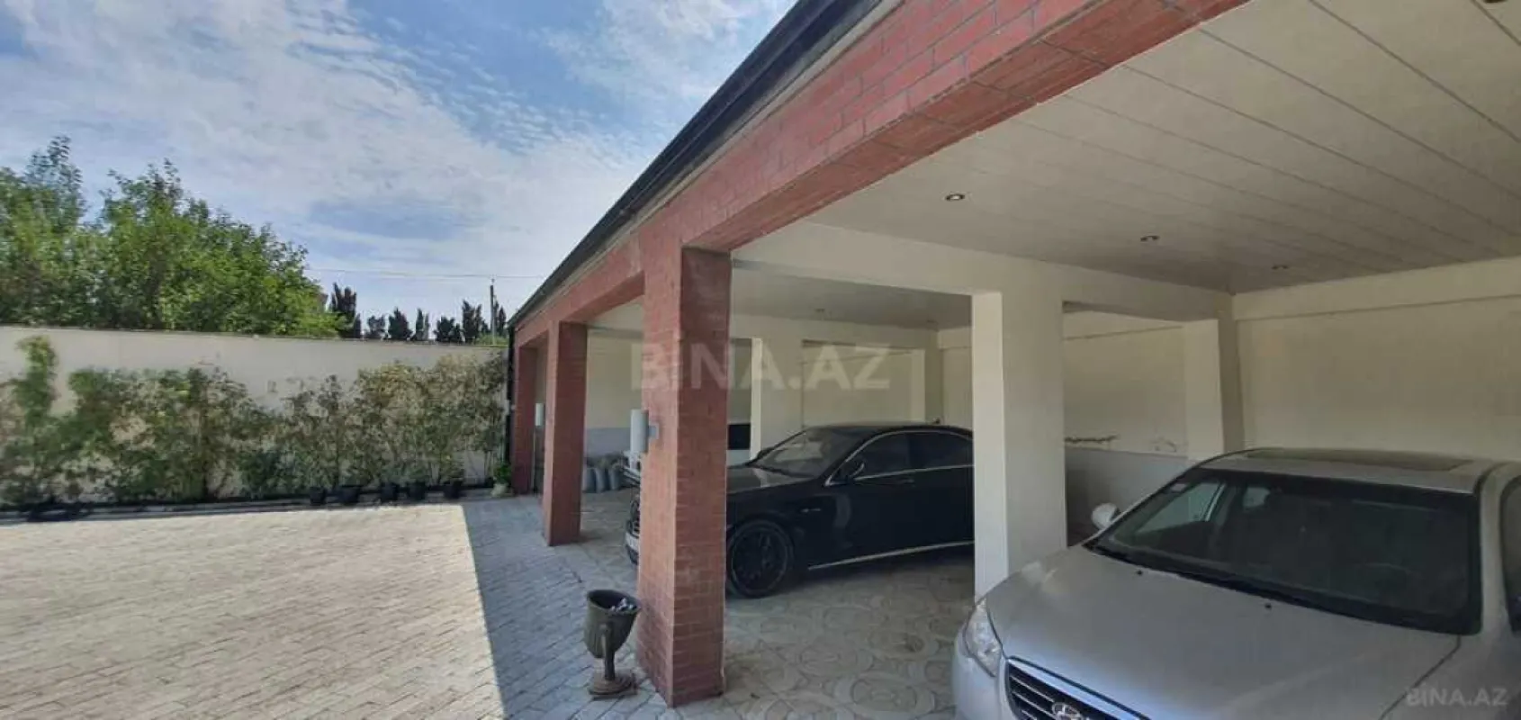 Satılır 10 otaqlı həyət evi 700 m²