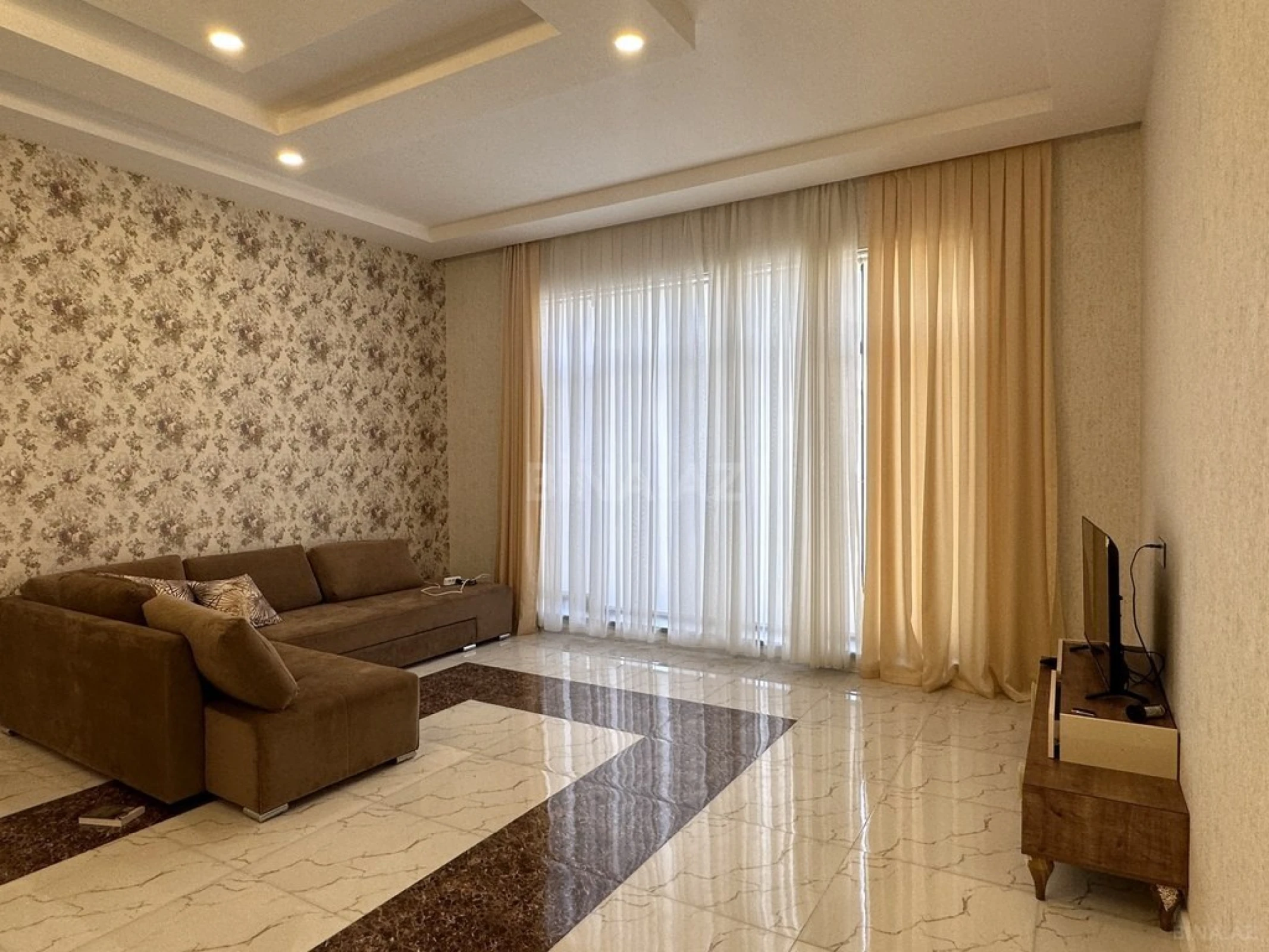 Kirayə verilir 5 otaqlı həyət evi 220 m²