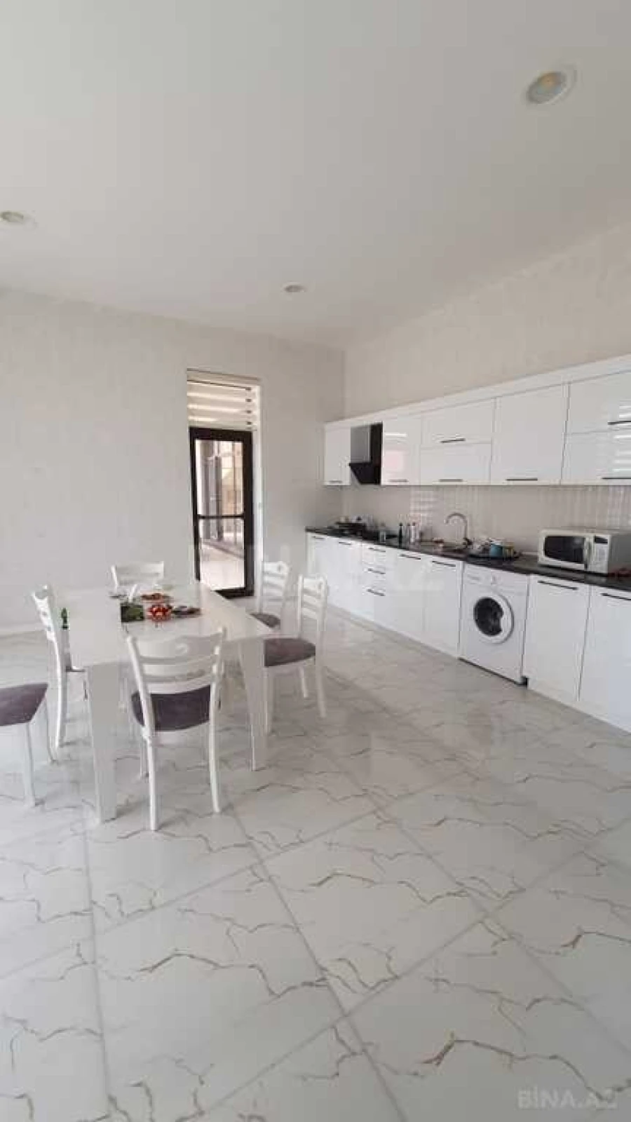 Kirayə verilir 5 otaqlı həyət evi 220 m²