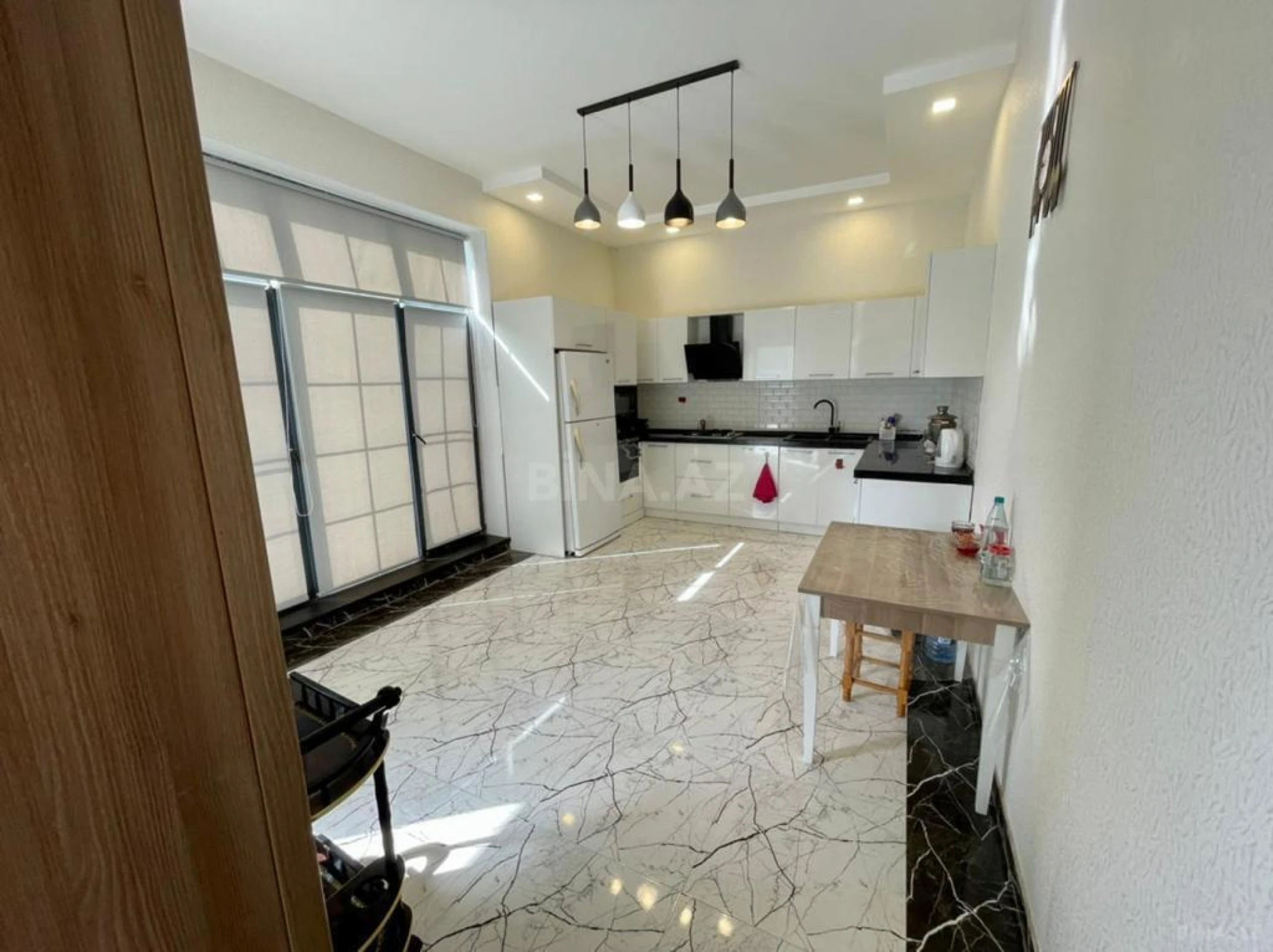 Kirayə verilir 4 otaqlı həyət evi 220 m²