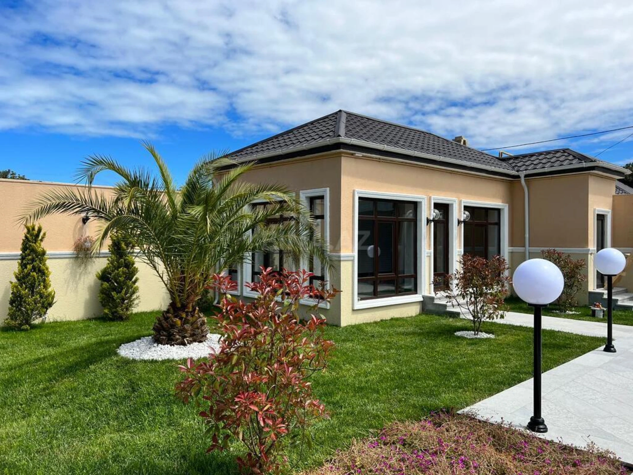 Satılır həyət evi 200 m²