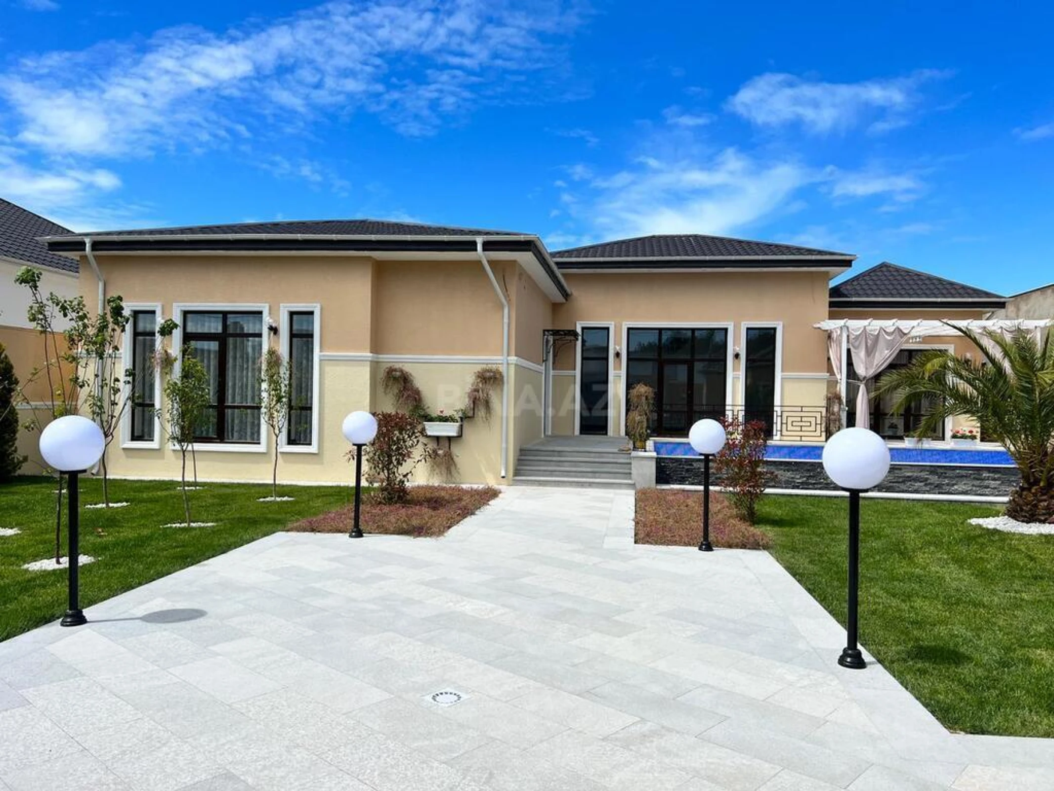 Satılır həyət evi 200 m²