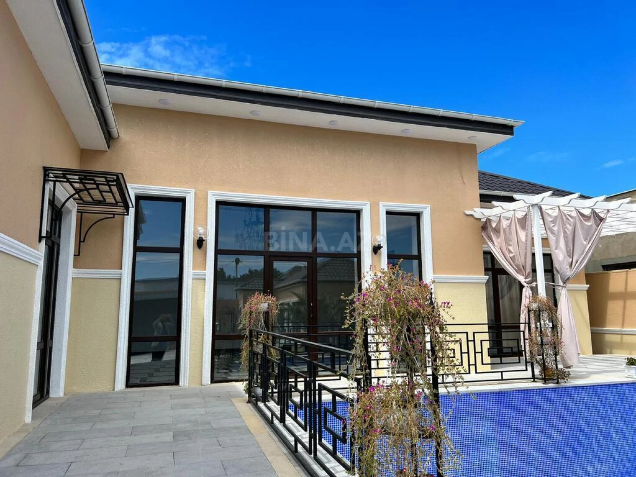 Satılır həyət evi 200 m²