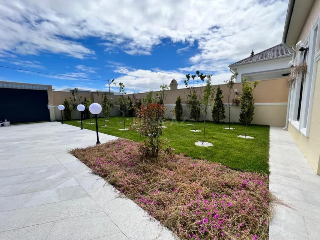 Satılır həyət evi 200 m²
