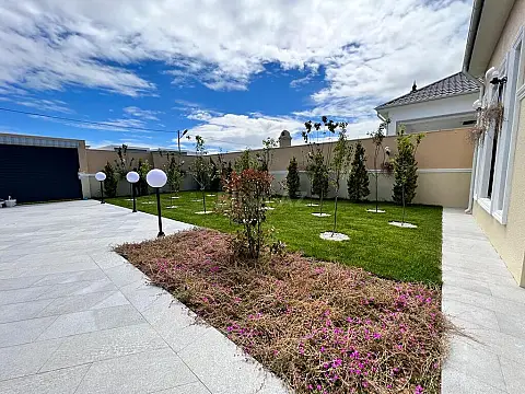 Satılır həyət evi 200 m²