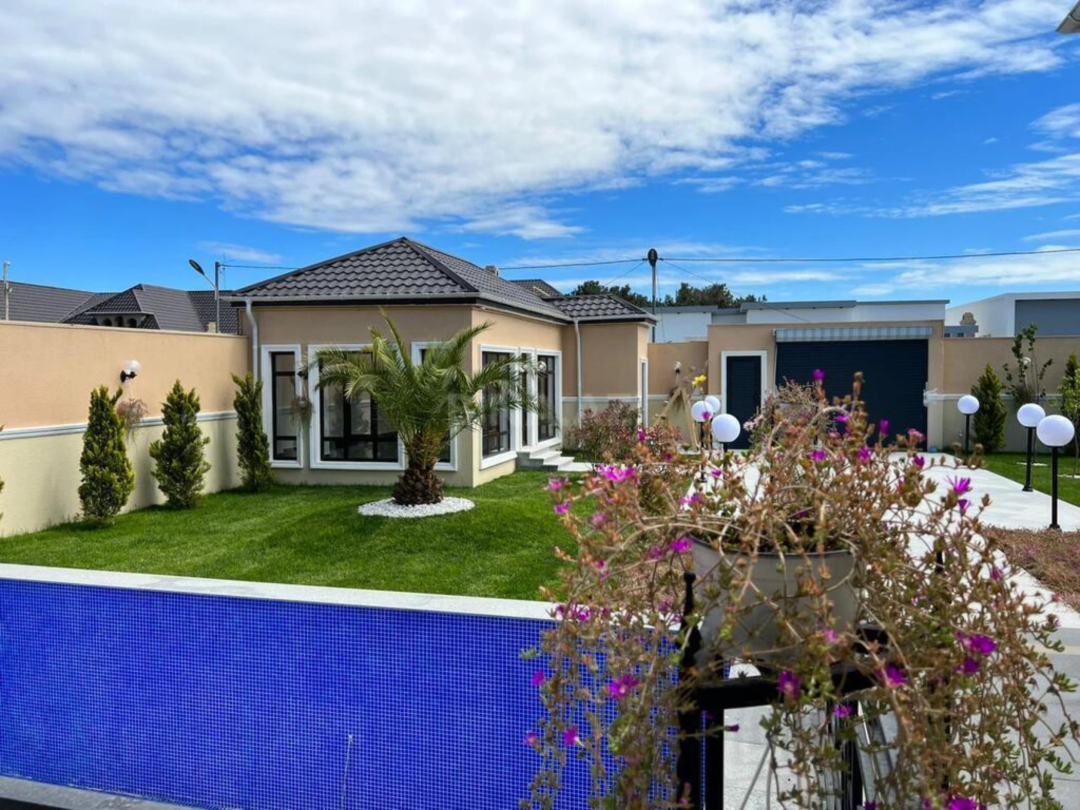 Satılır həyət evi 200 m²