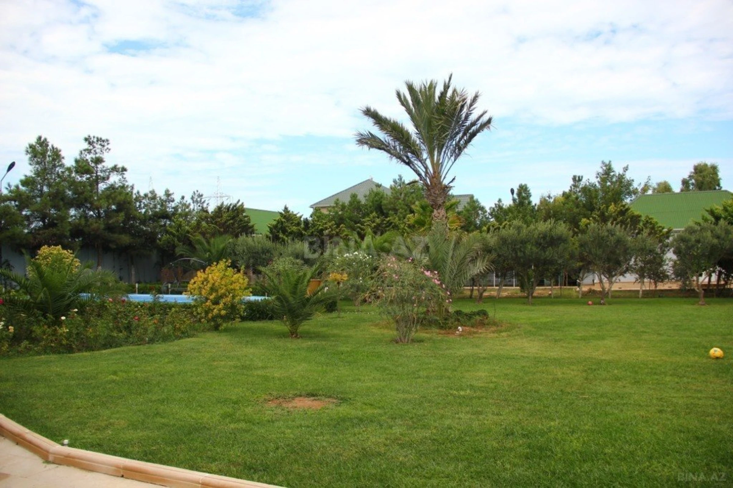 Kirayə verilir 6 otaqlı həyət evi 360 m²