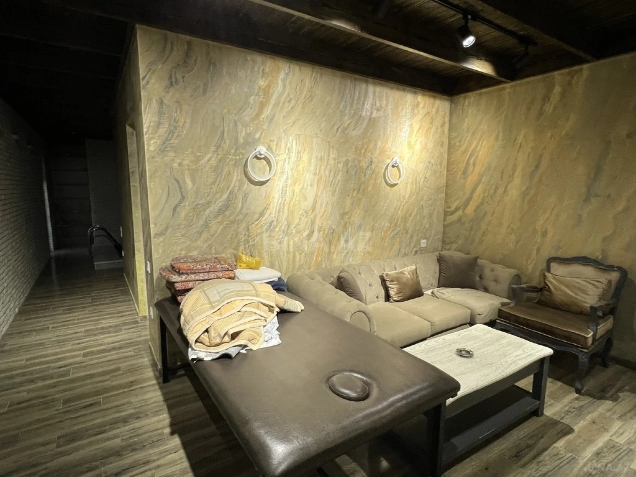 Kirayə verilir 6 otaqlı həyət evi 360 m²