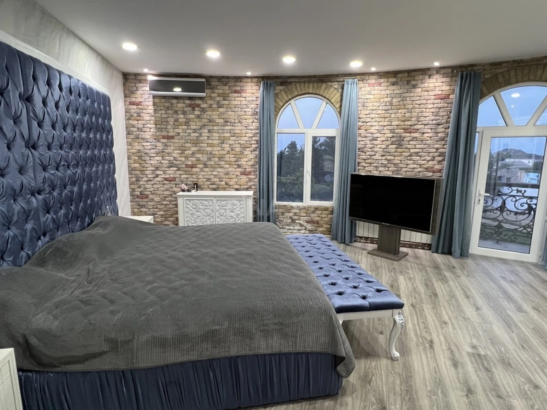 Kirayə verilir 6 otaqlı həyət evi 360 m²