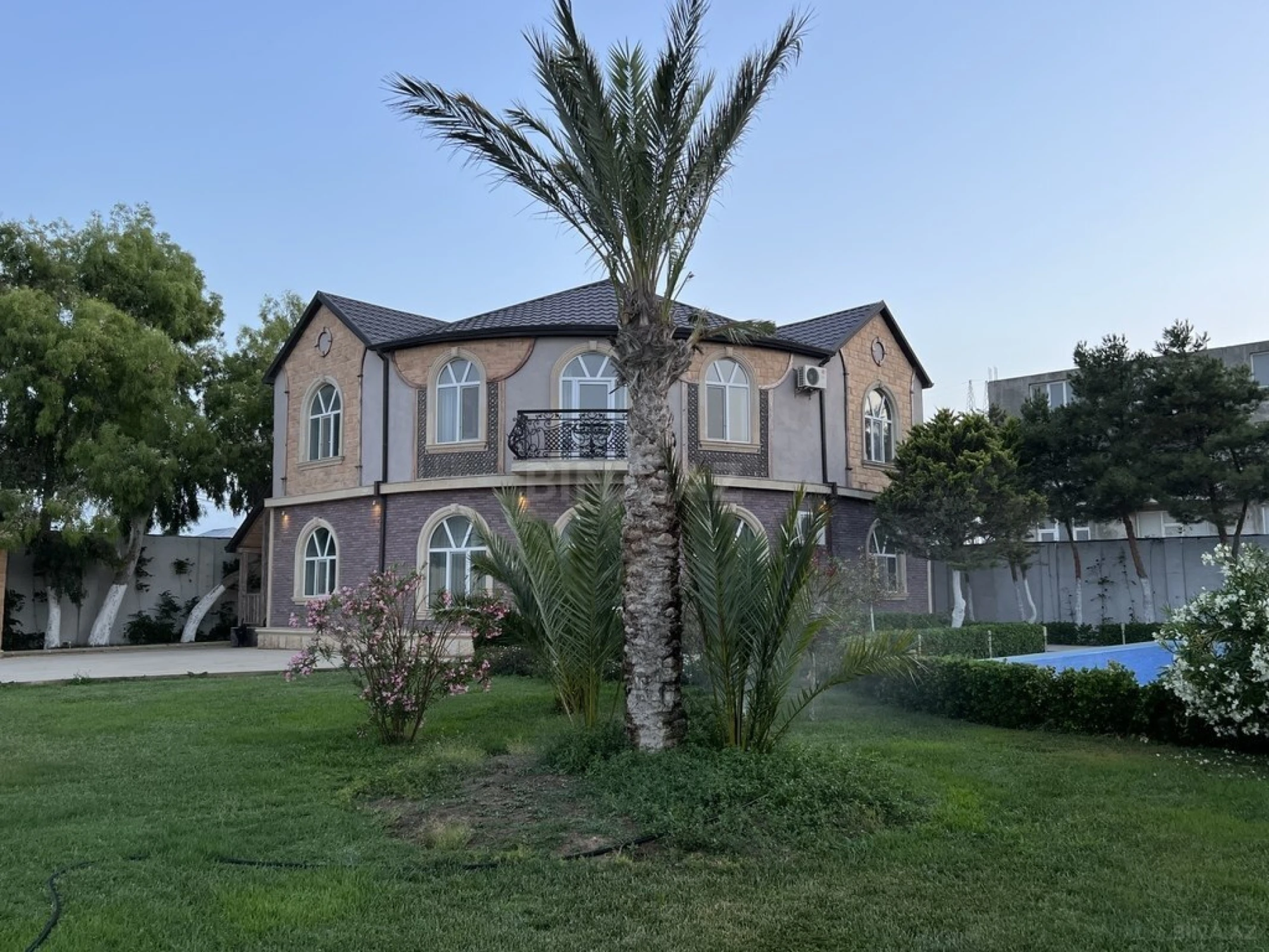 Kirayə verilir 6 otaqlı həyət evi 360 m²