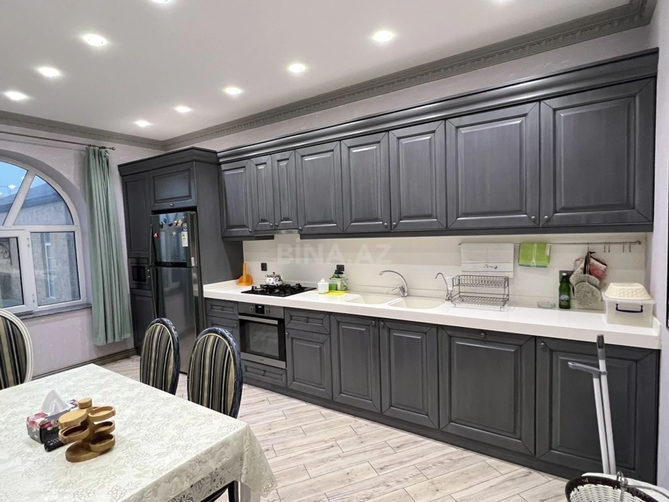 Kirayə verilir 6 otaqlı həyət evi 360 m²