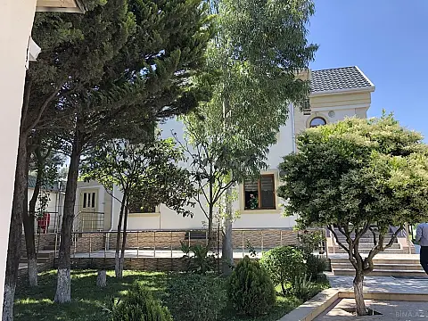 Kirayə verilir 5 otaqlı həyət evi 400 m²