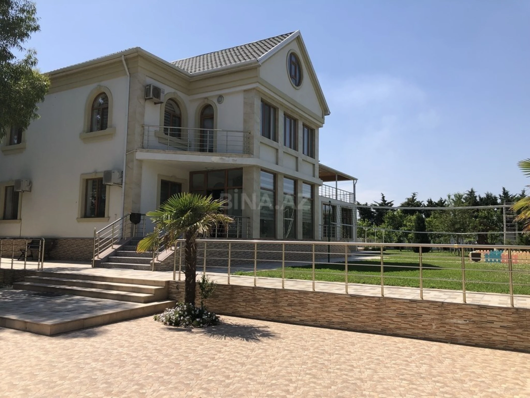 Kirayə verilir 5 otaqlı həyət evi 400 m²