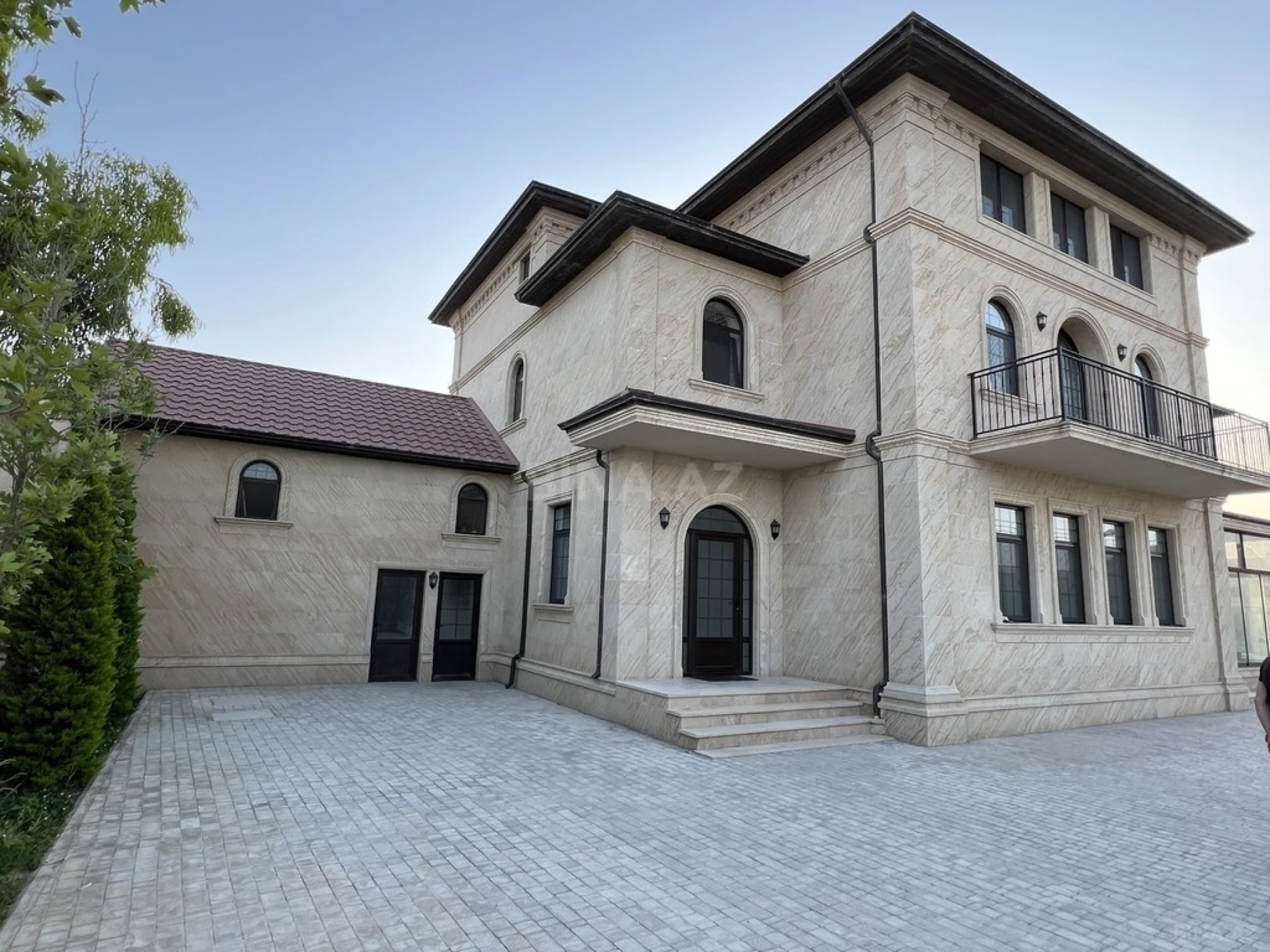 Kirayə verilir 7 otaqlı həyət evi 480 m²