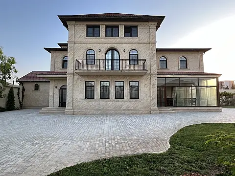 Kirayə verilir 7 otaqlı həyət evi 480 m²