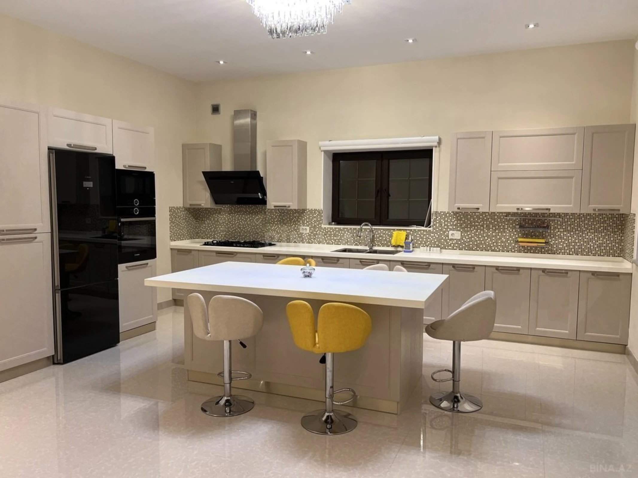 Kirayə verilir 7 otaqlı həyət evi 480 m²