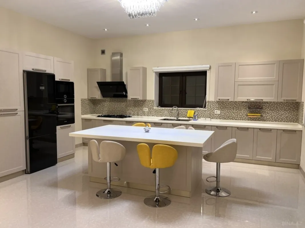 Kirayə verilir 7 otaqlı həyət evi 480 m²