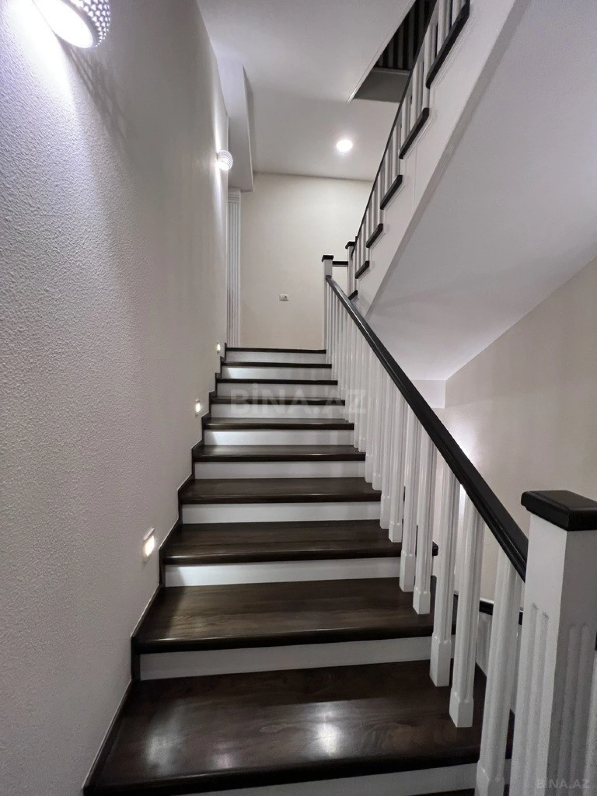 Kirayə verilir 7 otaqlı həyət evi 480 m²