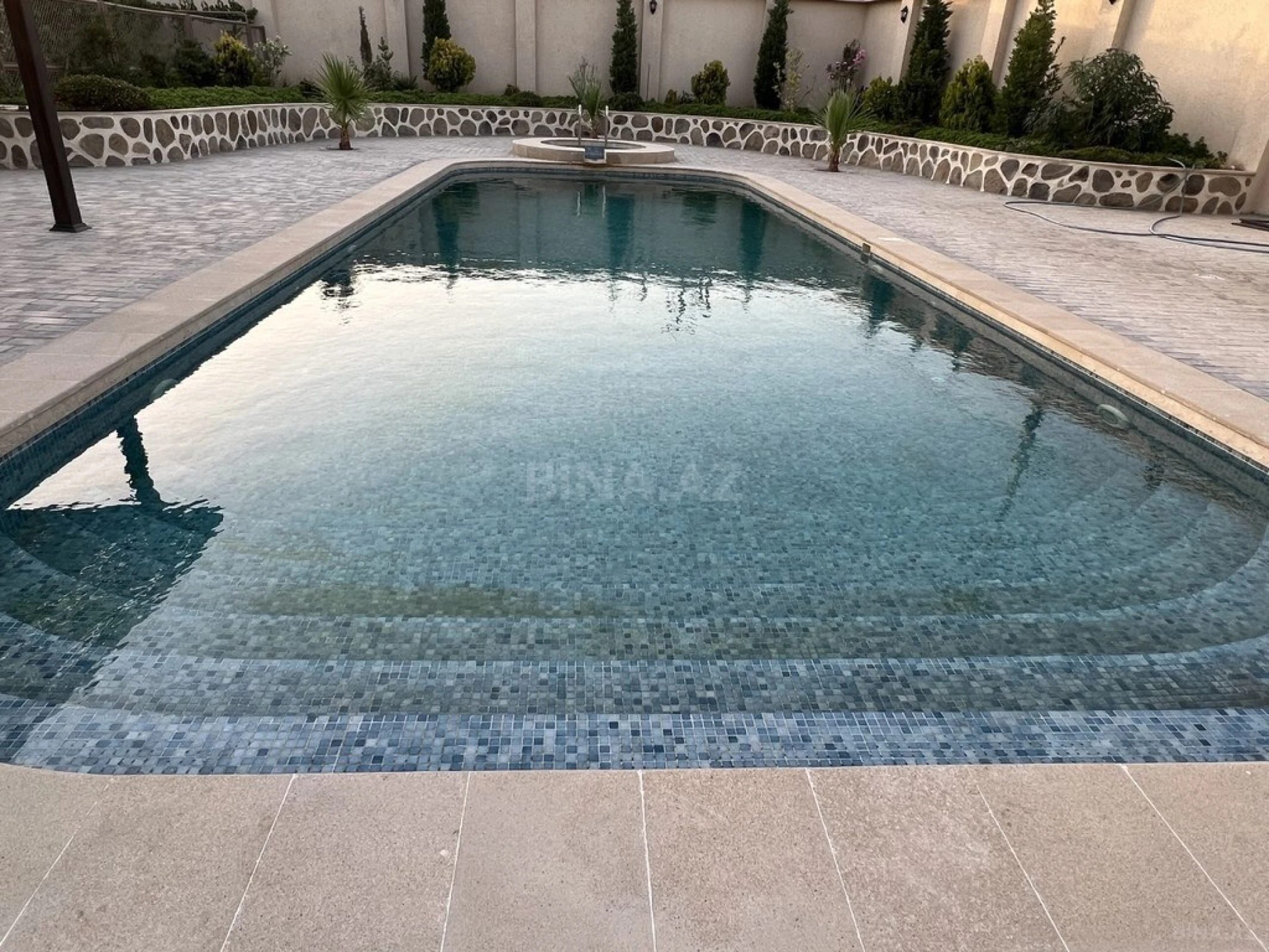 Kirayə verilir 7 otaqlı həyət evi 480 m²