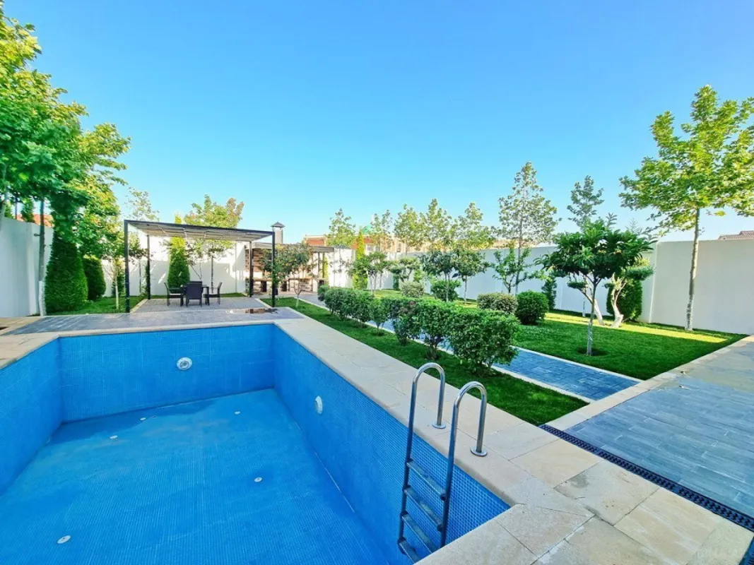 Satılır həyət evi 320 m²